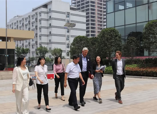 加拿大驻华大使鲍达民一行参访K8凯发·(中国)天生赢家·一触即发公司